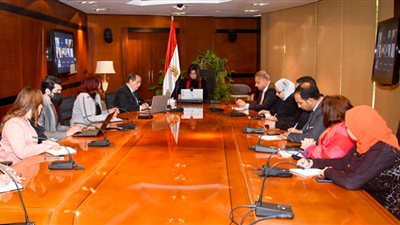 نبيلة مكرم: مؤسسات الدولة تطمئنن يومياً على سلامة أبنائنا في أوكرانيا