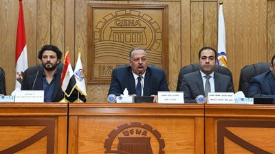 سكرتير عام قنا يناقش آليات منع التعديات على الأراضى الزراعية بقنا