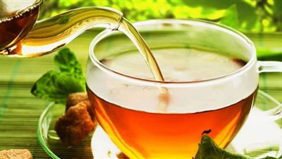 شاي الأعشاب والكركم.. طرق لتخفيف ألم المعدة