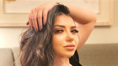 سارة سلامة تعتمد البطن المكشوف احتفالًا بالعيد (صور)