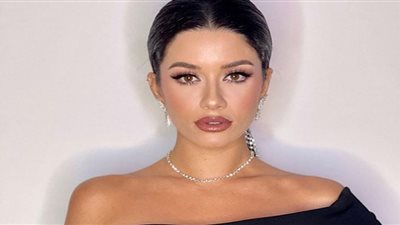 سينتيا خليفة تطل بالأبيض في الساحل الشمالي (صور)