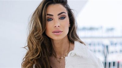 ببنطلون جينز ممزق.. أنابيلا هلال تفاجيء متابعيها بأحدث ظهور