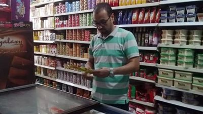 إعدام منتجات غذائية غير صالحة للاستخدام بسمسطا