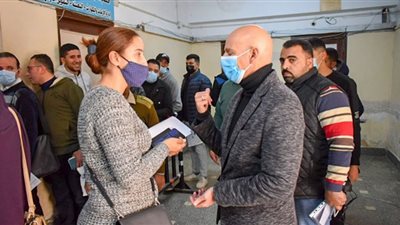 وكيل وزارة الصحة بالشرقية يتابع تطعيم المواطنين بلقاح كورونا