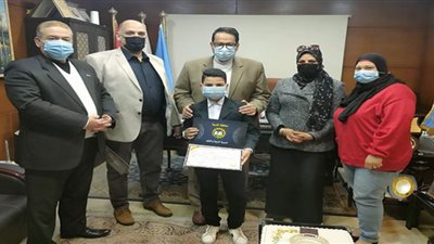 وكيل تعليم الغربية يكرم فريق المديرية للعزف والغناء