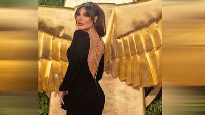 نادين نسيب نجيم تتغلب على ازماتها وتتألق بالأسود في VogueArabia