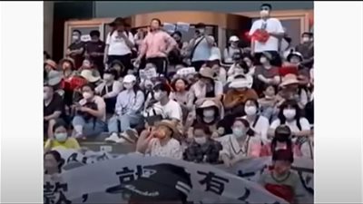 تظاهرات نادرة في الصين.. والأمن يقمع المتظاهرين (فيديو)