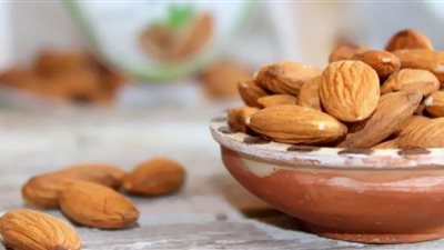 اللوز يساعد على حماية الدماغ من السكتة الدماغية