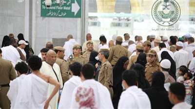 صراخ هستيري لسيدة «ممسوسة بجن ملحد» يثير الهلع في الحرم (فيديو)