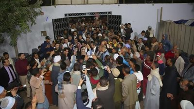 بالطبل والمزمار..أهالي نجع حمادي يستقبلون لجنة شباب النواب