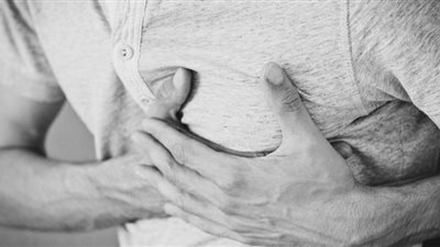 كيفية تقديم الإسعافات الأولية لشخص مصاب بنوبة قلبية