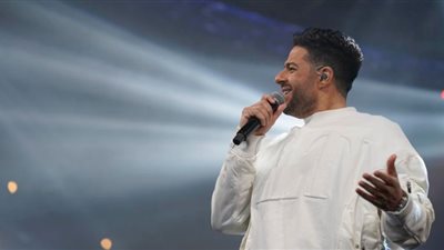 حماقي الأول في الكويت.. وأجواء حماسية في حفل كامل العدد باليوم الوطني