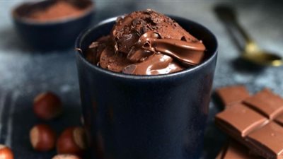 طريقة عمل بودينج بالشوكولاتة الداكنة.. للدايت