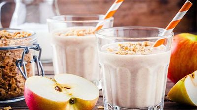 يحمي من مرض السكر.. طريقة عمل سموذي التفاح والشوفان