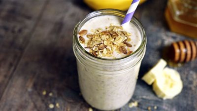 طريقة تحضير سموذي الموز باللبن والشوفان