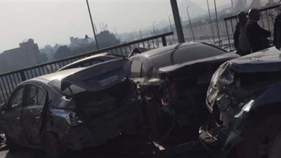 أوناش المرور ترفع حطام حادث الطريق الدائري