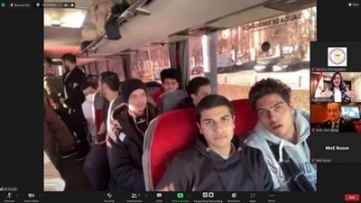 عبر زووم.. وزيرة الهجرة تتواصل مع ٦٠ طالب مصري بملاجئ مدينة 