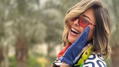 في أجواء نوبية| داليا البحيري تخطف الأنظار بالألوان المبهجة في أسوان