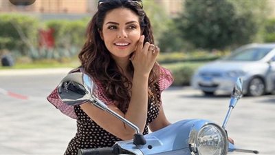 امينة مغربي تثير حيرة جمهورها بعد صور دبلتها
