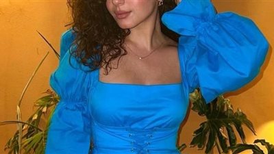 مايان السيد تشعل الأجواء بالأحمر المزركش