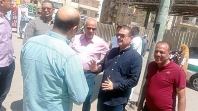 السكرتير العام المساعد وإدارة المواقف يتفقدان مواقف سيارات الأجرة بالفيوم
