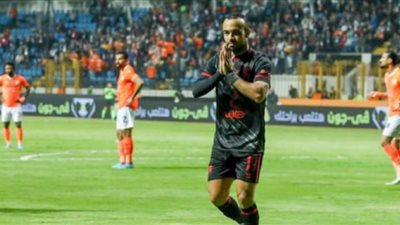 الأهلي يكتسح فاركو برباعية ويستعيد صدارة الدوري