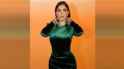 مي عمر تستعرض أنوثتها بالريش المنفوش عبر إنستجرام (صور)
