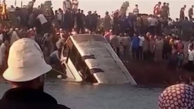 مصرع 4 طلاب وإصابة 3 إثر سقوط ميني باص في ترعة السلام بالدقهلية