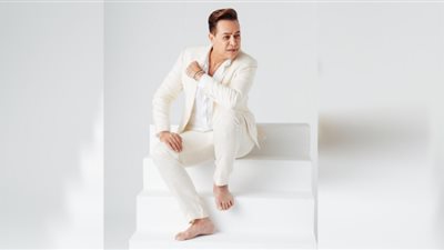 حكيم يطرح أولى مفاجآته الصيفية 