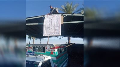 رئيس مدينة قوص يتفقد مجمع مواقف للتأكد من التزام السائقين بتطبيق تعريفة الركوب الجديدة