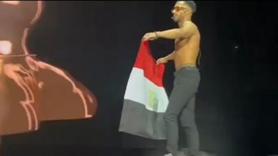 محمد رمضان يرفع علم مصر بحفله في تركيا (صور وفيديو)