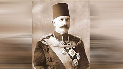 من عباس حلمي الثاني ولماذا لقب بـ