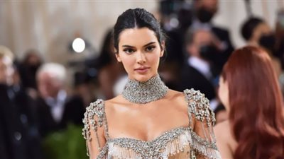 صور .. كيندال جينر تستعرض أناقتها بأسبوع الموضة في باريس