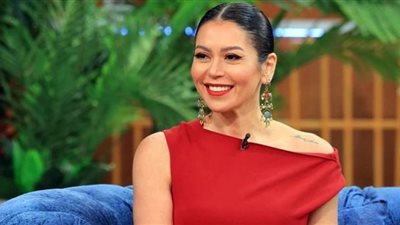 لقاء الخميسي تخطف الأنظار على البحر (صوره)