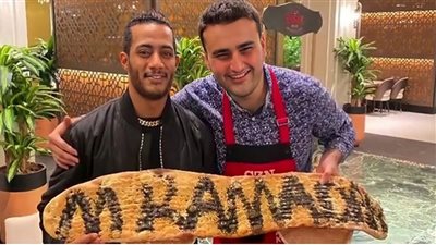الشيف بوراك يشعل حفل محمد رمضان بالرقص على المسرح (فيديو)