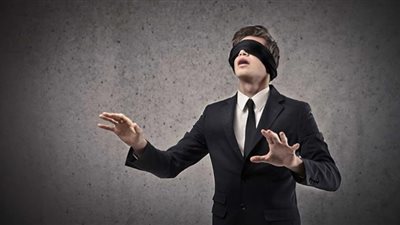 التنكس البقعي يسبب العمى ويُزيد فرص الوفاة