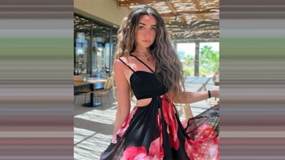 هنا الزاهد تستمتع برحلتها الصيفية... فيديو