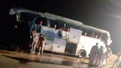 4 مصابين في حادث اصطدام أتوبيس بمدخل عقار