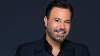 عاصي الحلاني يشعل حفل قبرص بالدبكة اللبناني