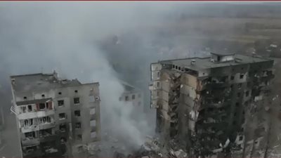 شاهد.. أثار القصف الروسي لمدينة تشيرنيهيف الأوكرانية