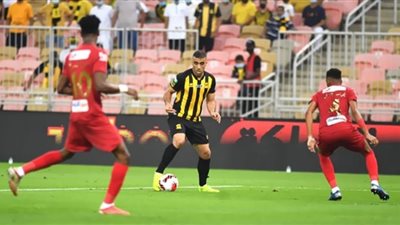 الإتحاد يفوز على ضمك بهدفين بالدوري السعودي