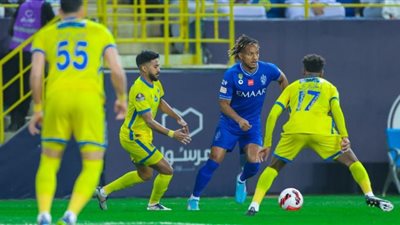 الدوري السعودي.. الهلال يكتسح النصر بثلاثية في الشوط الأول