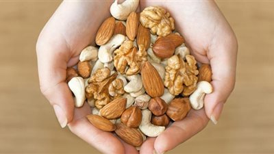 المكسرات تخلق شعورًا طويل الأمد بالشبع.. طبيبة توضح