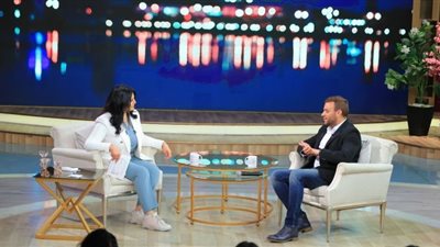 رامي صبري يبدأ لقاءه مع منى الشاذلي بـ حياتى مش تمام