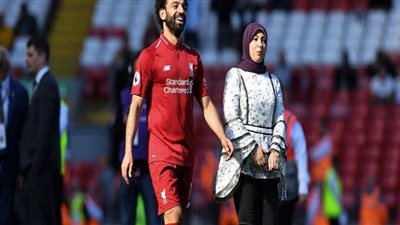 (فيديو) كيف بدأت قصة حب محمد صلاح وزوجته ماجي؟.. نجم ليفربول: بدأت بخناقات