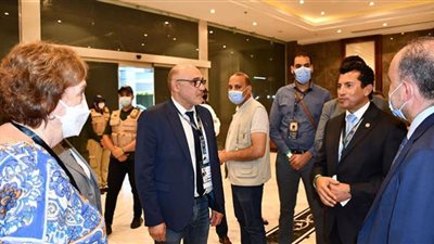 وزير الشباب والرياضة يطمئن علي إجراءات تنظيم بطولة العالم للسلاح