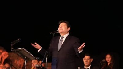 صور| أمير الغناء العربى يتألق أمام معبد حتحور فى افتتاح مهرجان دندرة الثانى