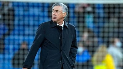 أنشيلوتي في ورطة بشأن أزمة خط الوسط أمام باريس سان جيرمان