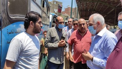 محافظ الجيزة يقود حملات على سيارات السرفيس والنقل الجماعي بشارع أحمد عرابي