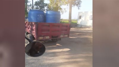 الترع والمصارف المصدر الوحيدة لحصول أهالي قرية العبد بالدقهلية على مياه الشرب